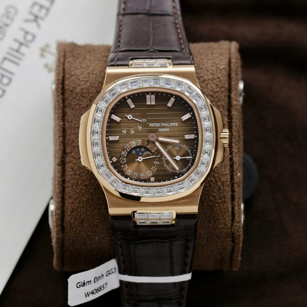 Đồng Hồ Patek Philippe Nautulus 5724 Bọc Vàng Đính Kim Cương Moissanite Nhà Máy PPF 40mm (2)