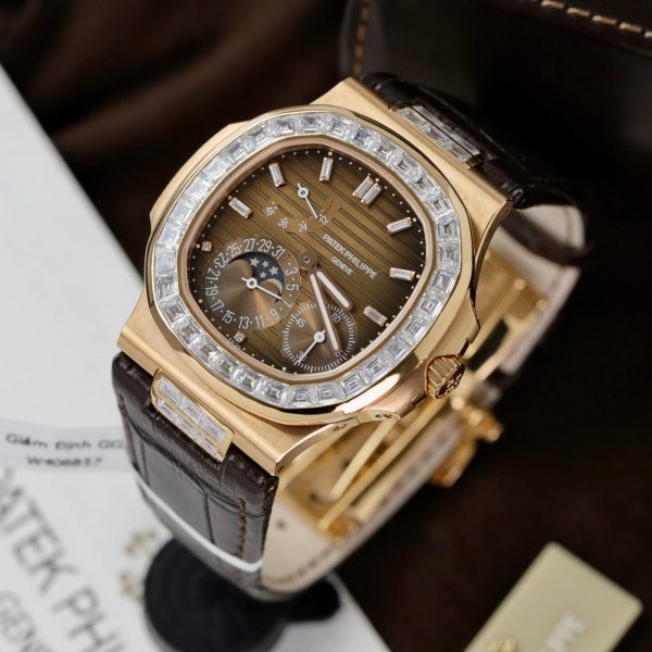 Đồng Hồ Patek Philippe Nautulus 5724 Bọc Vàng Đính Kim Cương Moissanite Nhà Máy PPF 40mm (2)