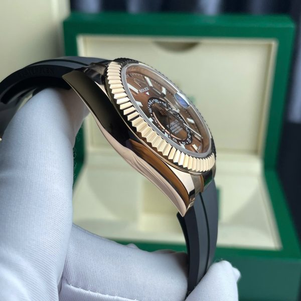 Đồng Hồ Rolex Sky-Dweller M336235 Replica 11 Bọc Vàng Thật Mặt Chocolate 42mm (2)