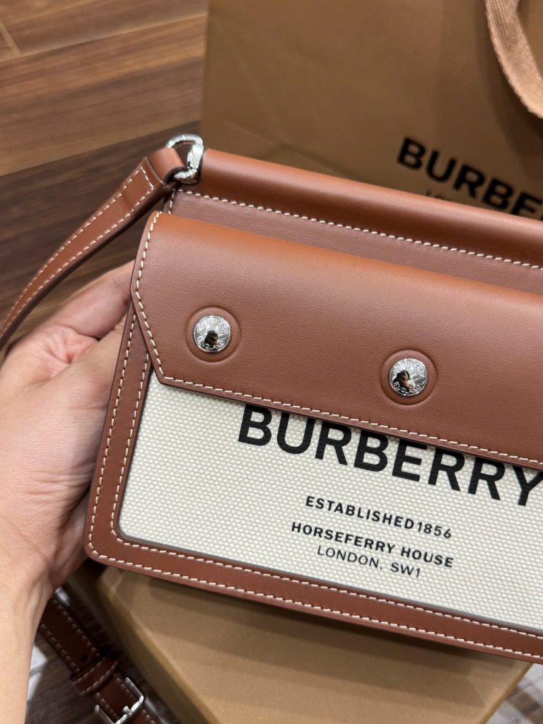 Túi Xách Burberry Title Horseerry Siêu Cấp Màu Nâu 15x19 (2)