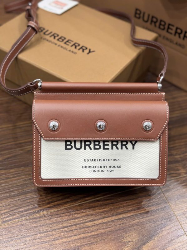 Túi Xách Burberry Title Horseerry Siêu Cấp Màu Nâu 15x19 (2)