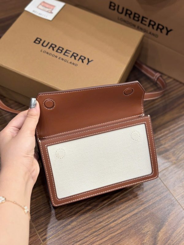 Túi Xách Burberry Title Horseerry Siêu Cấp Màu Nâu 15x19 (2)