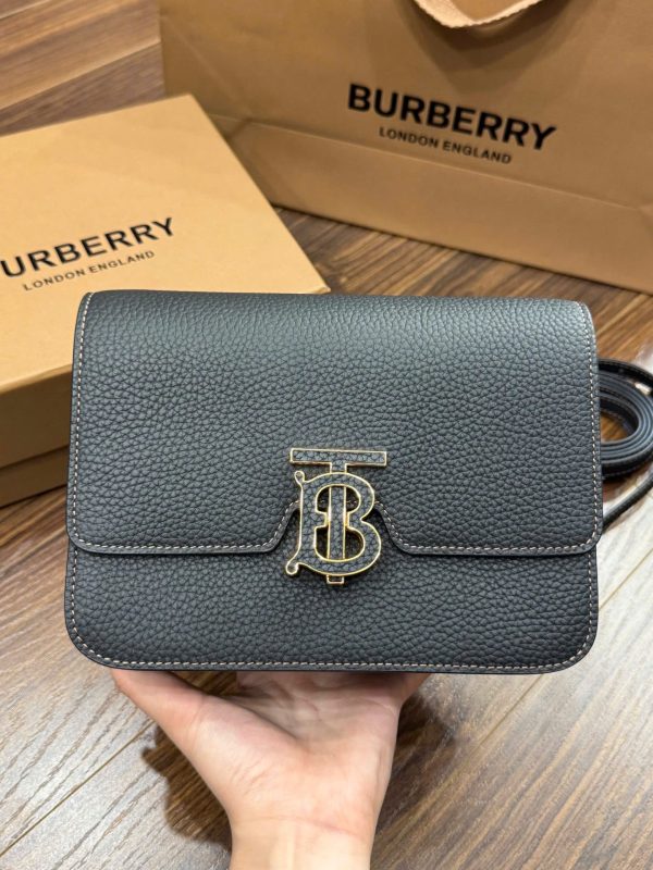 Túi Xách Nữ Burberry Logo Plaque Crossbody Màu Đen Siêu Cấp 22x16x8cm (2)