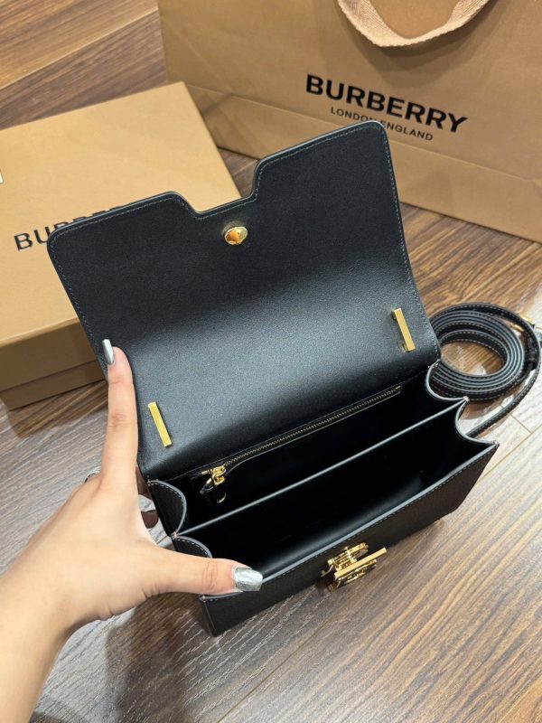 Túi Xách Nữ Burberry Logo Plaque Crossbody Màu Đen Siêu Cấp 22x16x8cm (2)