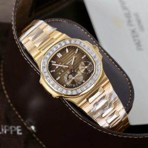 Đồng Hồ Patek Philippe Nautilus 5724R Chế Tác Bọc Vàng Thật + Kim Cương Moissanite Mặt Nâu PPF 40mm (2)