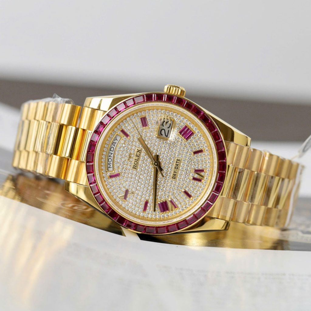 Đồng Hồ Rolex Day-Date Bọc Vàng Thật Đính Ruby + Kim Cương Moissanite GMF 40mm (2)