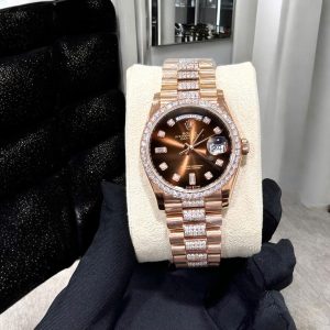 Đồng Hồ Rolex Day-Date Mặt Chocolate Chế Tác Bọc Vàng Đính Kim Cương Moissanite 36mm (2)