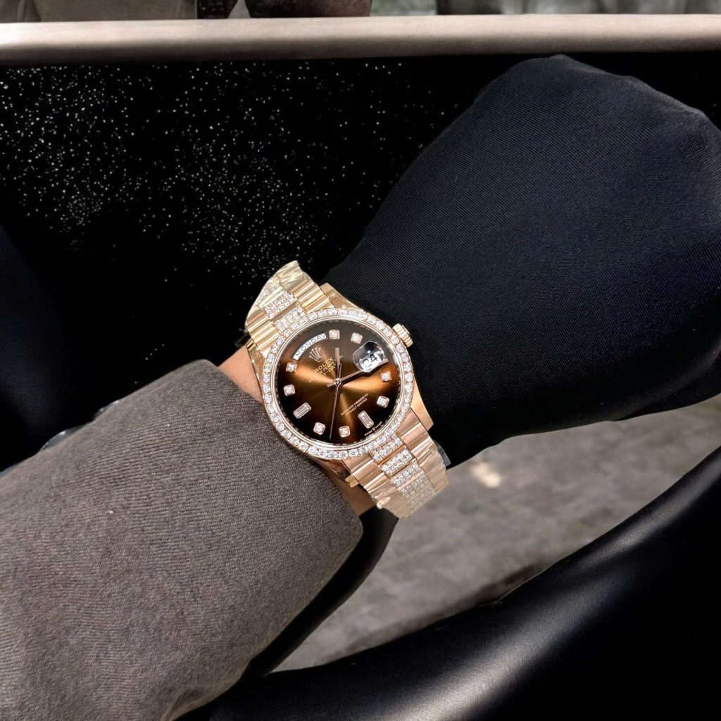 Đồng Hồ Rolex Day-Date Mặt Chocolate Chế Tác Bọc Vàng Đính Kim Cương Moissanite 36mm (2)