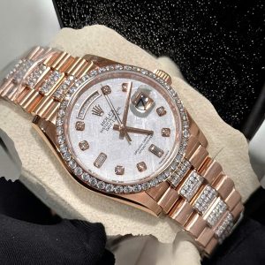 Đồng Hồ Rolex Day-Date Mặt Thiên Thạch Chế Tác Bọc Vàng Đính Kim Cương Moissanite 36mm (2)