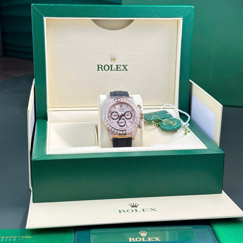 Đồng Hồ Rolex Daytona 126535TBR Replica 11 Mặt Sundust Đính Đá Baguette 40mm (2)