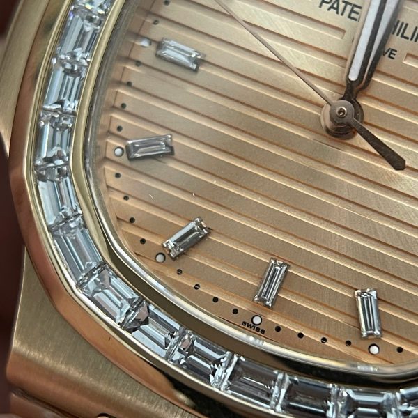 Đồng Hồ Patek Philippe Nautilus 5723 Chế Tác Vàng Hồng 18K Nguyên Khối + Kim Cương Thiên Nhiên 40mm (2)