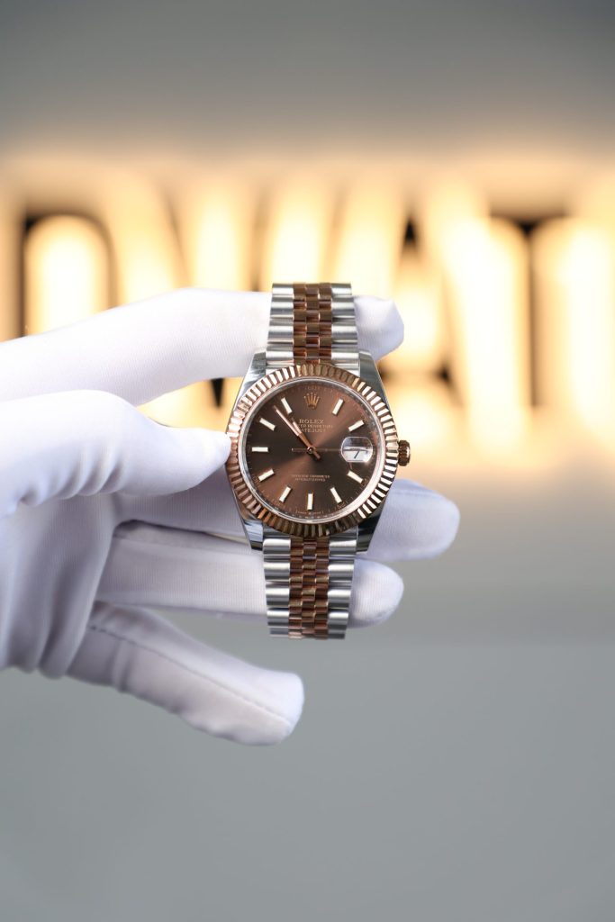 Đồng Hồ Rolex DateJust Replica 11 Mặt Chocolate Cọc Dạ Quang Lướt 95% 41mm