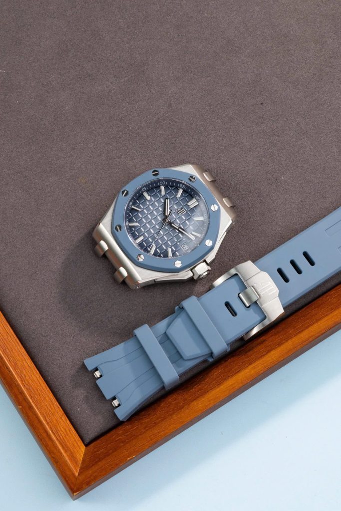 Đồng Hồ Audemars Piguet Replica 11 Royal Oak Offshore 15605SK Viền Cao Su Xanh 43mm (2)