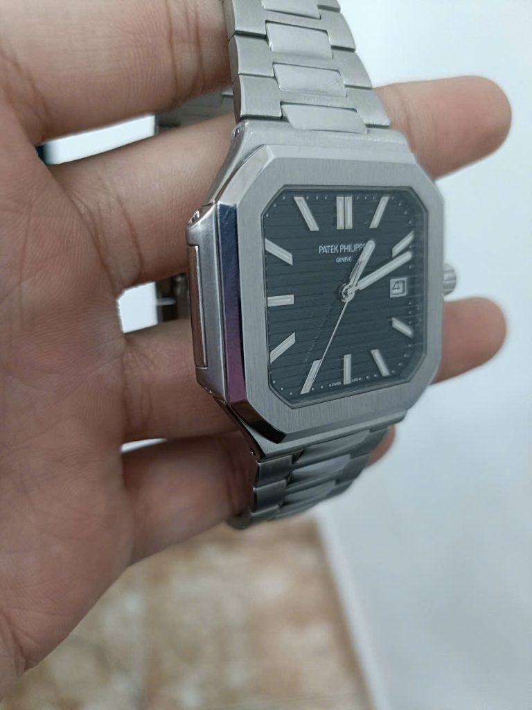 Đồng Hồ Patek Philippe Cubitus Replica Lướt Mặt Đen Nhà Máy TW 40MM