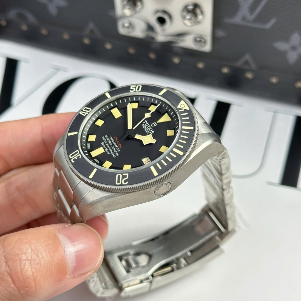 Đồng Hồ Tudor Pelagos LHD Rep 11 Cao Cấp Viền Gốm Ceramic Nhà Máy VS 42mm (2)