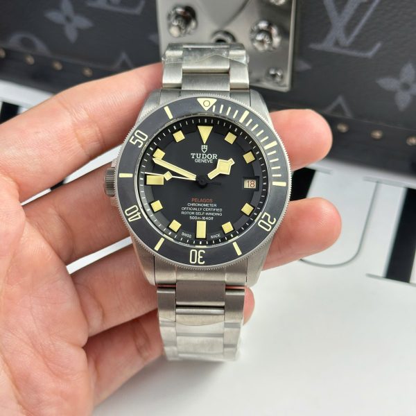 Đồng Hồ Tudor Pelagos LHD Rep 11 Cao Cấp Viền Gốm Ceramic Nhà Máy VS 42mm (2)