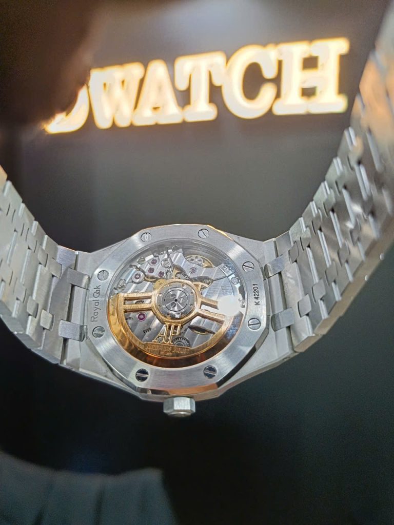 Đồng Hồ Audemars Piguet 15500 Royal Oak Super Fake Mặt Đen Siêu Lướt Nhà Máy APS 41mm