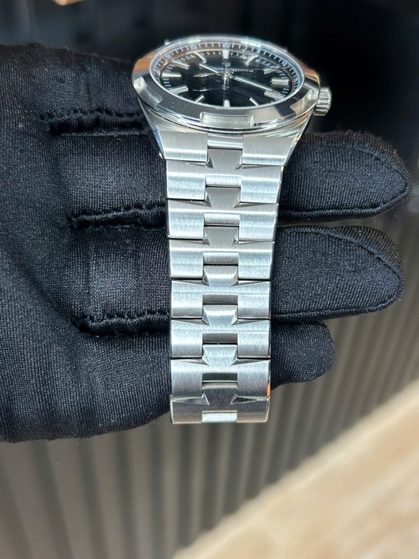 Đồng Hồ Cũ Vacheron Constantin Replica 11 Overseas 4500V Mặt Đen Dây Kim Loại 41mm (2)