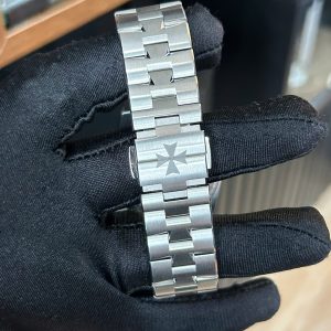 Đồng Hồ Cũ Vacheron Constantin Replica 11 Overseas 4500V Mặt Đen Dây Kim Loại 41mm (2)