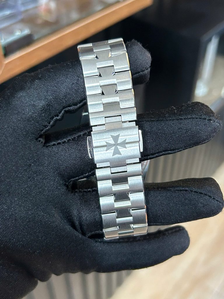 Đồng Hồ Cũ Vacheron Constantin Replica 11 Overseas 4500V Mặt Đen Dây Kim Loại 41mm (2)