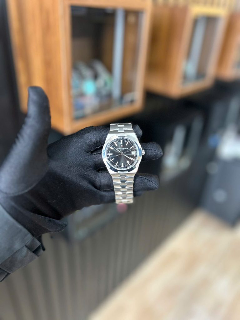 Đồng Hồ Cũ Vacheron Constantin Replica 11 Overseas 4500V Mặt Đen Dây Kim Loại 41mm (2)
