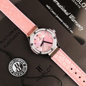 Đồng Hồ Hublot Classic Fusion Nữ Mặt Khảm Xà Cừ Chế Tác Viên Đính Kim Cương Moissanite 33mm (1)