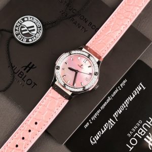 Đồng Hồ Hublot Classic Fusion Nữ Mặt Khảm Xà Cừ Chế Tác Viên Đính Kim Cương Moissanite 33mm (1)