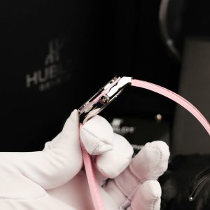 Đồng Hồ Hublot Classic Fusion Nữ Mặt Khảm Xà Cừ Chế Tác Viên Đính Kim Cương Moissanite 33mm (1)