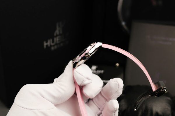 Đồng Hồ Hublot Classic Fusion Nữ Mặt Khảm Xà Cừ Chế Tác Viên Đính Kim Cương Moissanite 33mm (1)