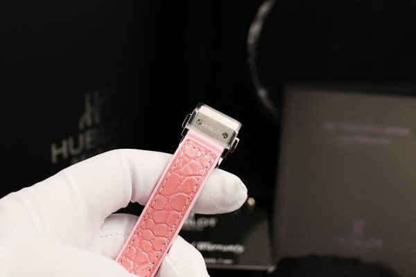 Đồng Hồ Hublot Classic Fusion Nữ Mặt Khảm Xà Cừ Chế Tác Viên Đính Kim Cương Moissanite 33mm (1)