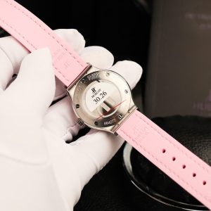 Đồng Hồ Hublot Classic Fusion Nữ Mặt Khảm Xà Cừ Chế Tác Viên Đính Kim Cương Moissanite 33mm (1)