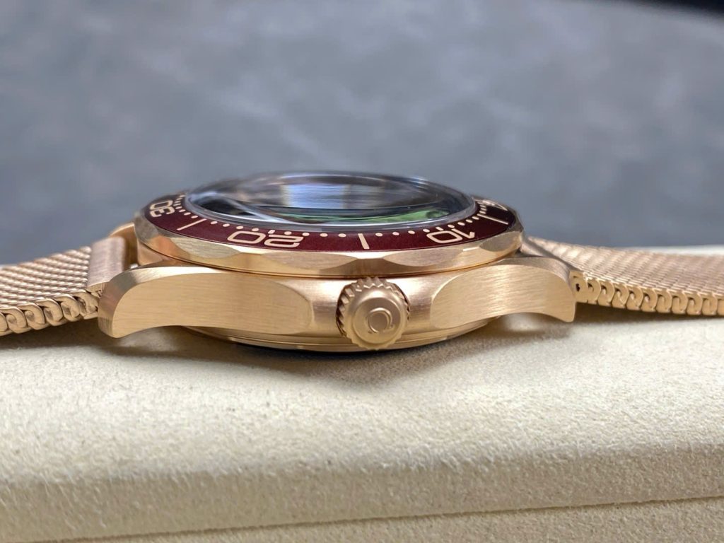 Đồng Hồ Omega Seamaster Driver 300 Best Copy Vàng Hồng Mặt Đỏ Nhà Máy VS 42mm (1)