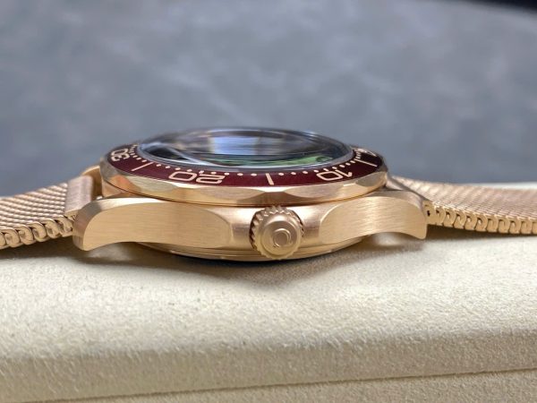 Đồng Hồ Omega Seamaster Driver 300 Best Copy Vàng Hồng Mặt Đỏ Nhà Máy VS 42mm (1)