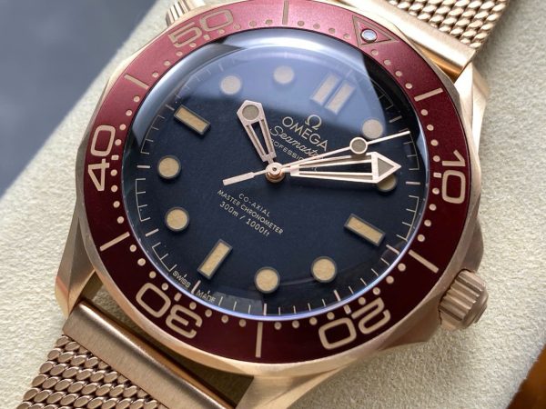 Đồng Hồ Omega Seamaster Driver 300 Best Copy Vàng Hồng Mặt Đỏ Nhà Máy VS 42mm (1)