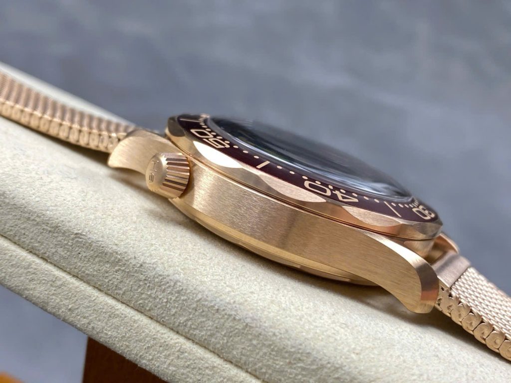 Đồng Hồ Omega Seamaster Driver 300 Best Copy Vàng Hồng Mặt Đỏ Nhà Máy VS 42mm (1)