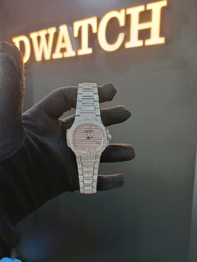 Đồng Hồ Patek Philippe Nautilus 7118 Replica Lướt Đính Full Đá 35.2mm