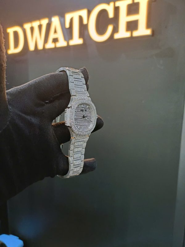 Đồng Hồ Patek Philippe Nautilus 7118 Replica Lướt Đính Full Đá 35.2mm