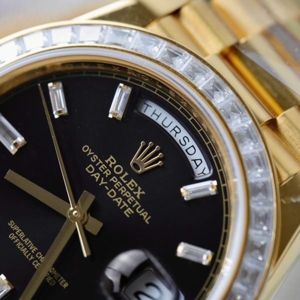 Đồng Hồ Rolex Day-Date Mặt Đen Chế Tác Đính Kim Cương Moissanite Baguette 40mm (2)