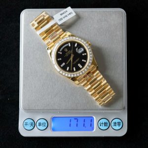 Đồng Hồ Rolex Day-Date Mặt Đen Chế Tác Đính Kim Cương Moissanite Baguette 40mm (2)