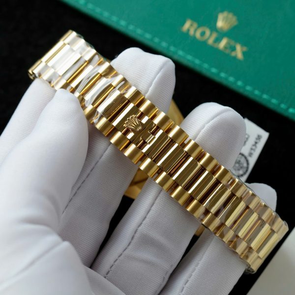 Đồng Hồ Rolex Day-Date Mặt Đen Chế Tác Đính Kim Cương Moissanite Baguette 40mm (2)