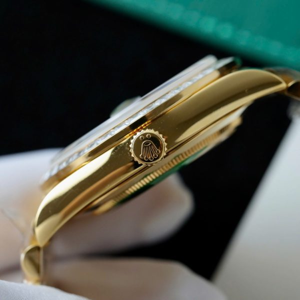 Đồng Hồ Rolex Day-Date Mặt Đen Chế Tác Đính Kim Cương Moissanite Baguette 40mm (2)