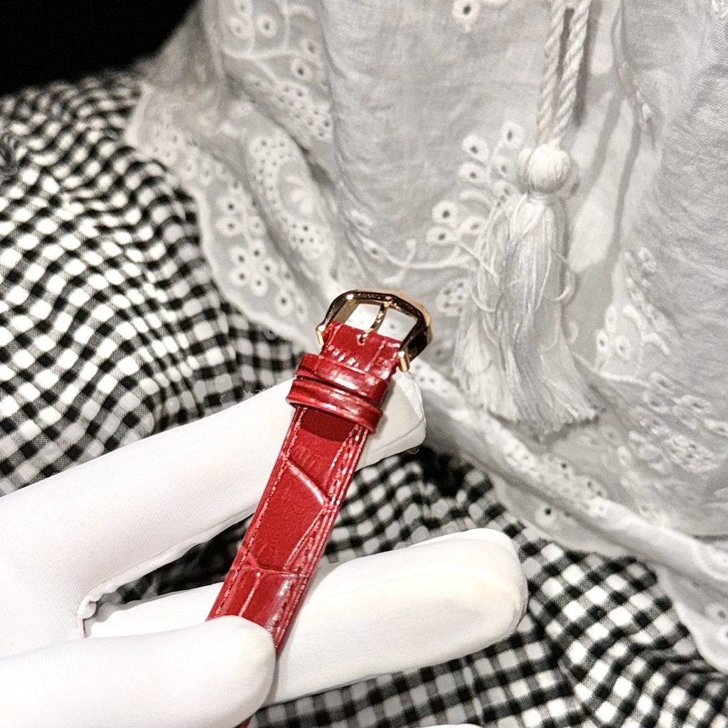 Đồng Hồ Cartier Santos Dumont WJSA0017 Chế Tác Màu Đỏ Bọc Vàng + Đính Kim Cương Tổng Hợp 33x38mm (2)