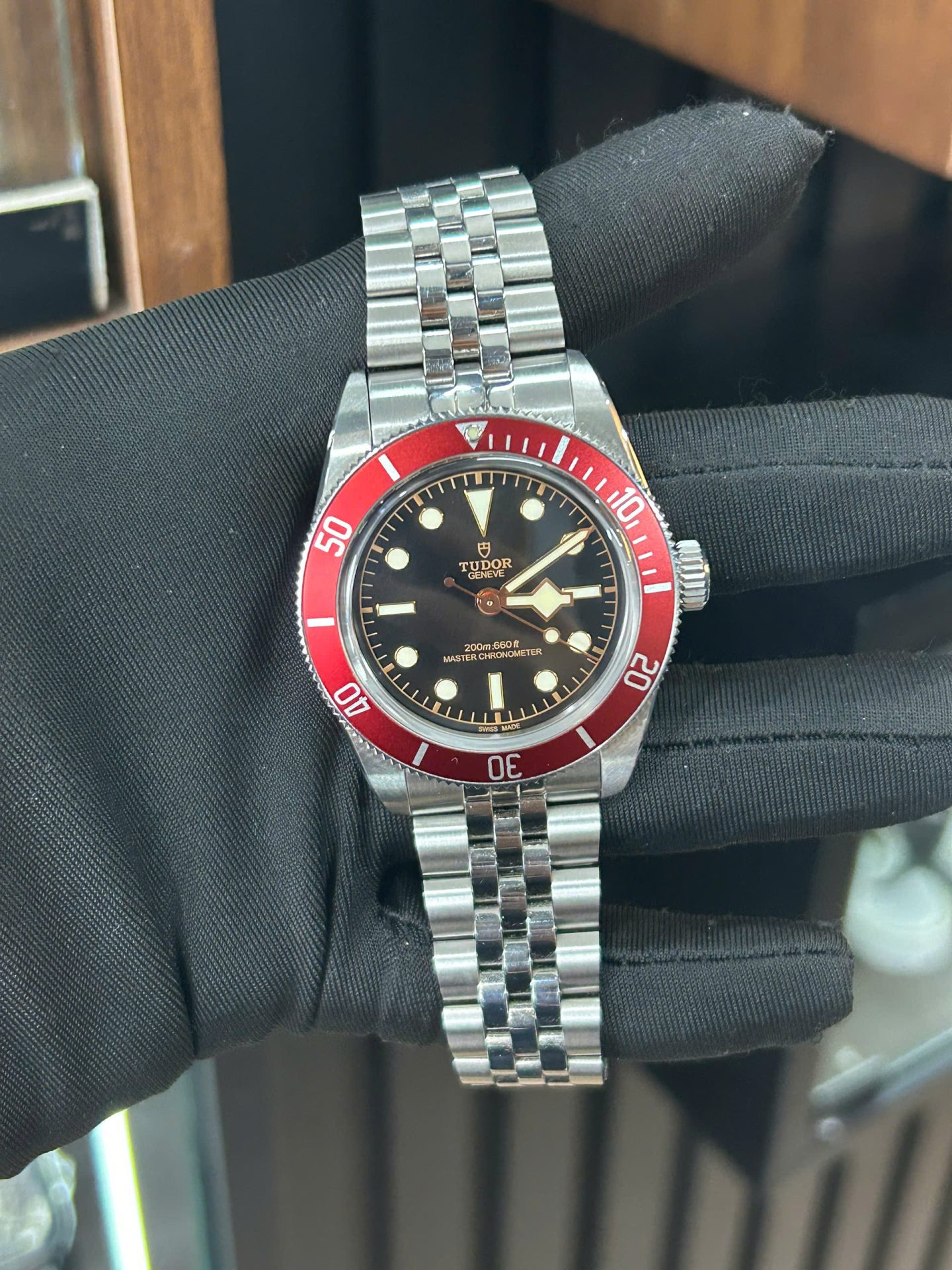 Đồng Hồ Cũ Tudor Heritage Black Bay Replica Cao Cấp Vành Màu Đỏ Xưởng ZF 41mm (2)