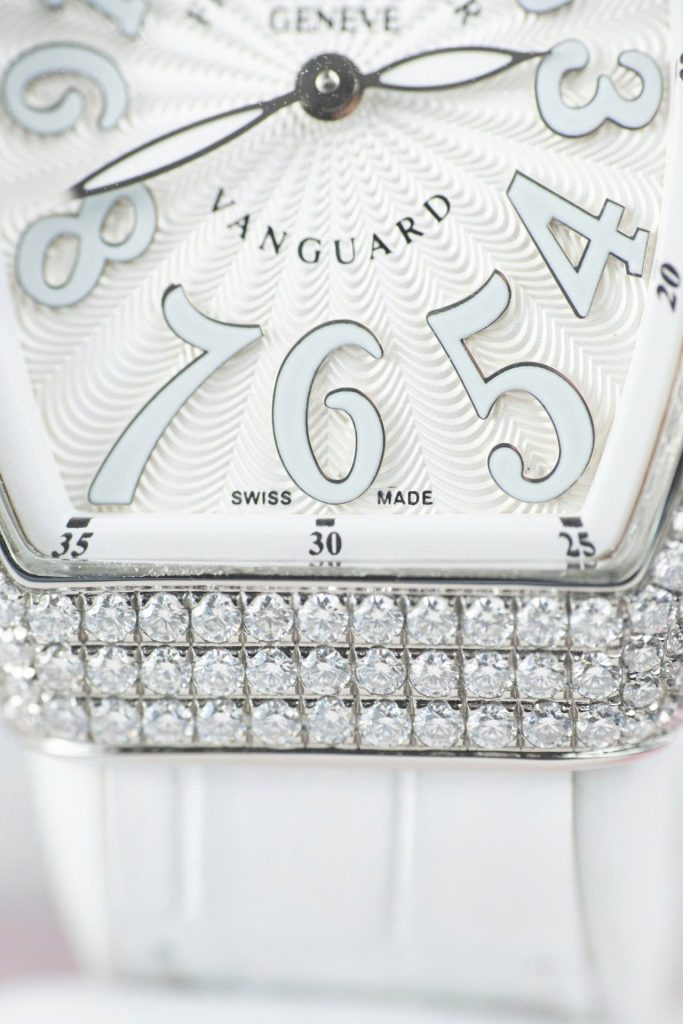 Đồng Hồ Franck Muller Vanguard V32 Màu Trắng Replica 11 Vỏ Đính Kim Cương Moissanite 36mm (2)