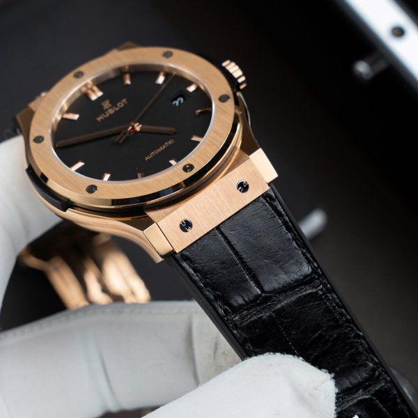 Đồng Hồ Hublot Classic Fusion King Gold Replica Cao Cấp Màu Đen Máy SW300 Dây Da Cá Sấu 42mm (2)