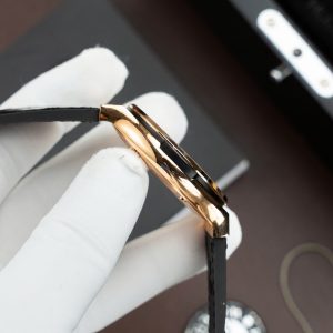 Đồng Hồ Hublot Classic Fusion King Gold Replica Cao Cấp Màu Đen Máy SW300 Dây Da Cá Sấu 42mm (2)