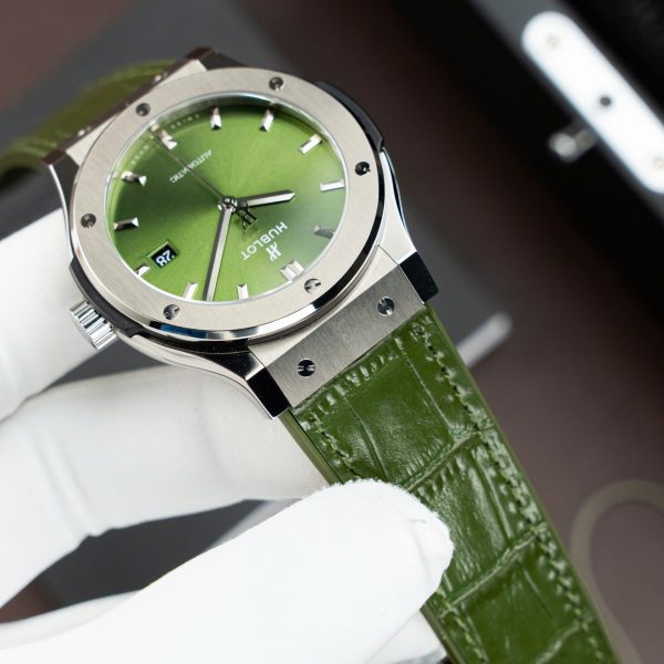 Đồng Hồ Hublot Rep Cao Cấp Classic Fusion Titanium Màu Xanh Lá Cây Máy SW300 Dây Da Cá Sấu 42mm (2)