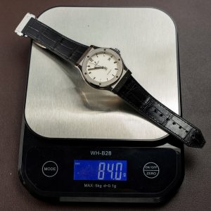 Đồng Hồ Hublot Replica Cao Cấp Classic Fusion Titanium Mặt Trắng Máy SW300 Dây Da Cá Sấu 42mm (2)