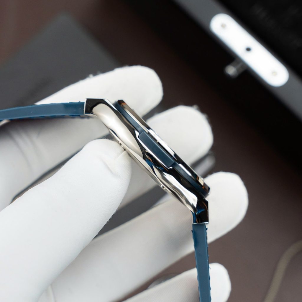 Đồng Hồ Hublot Replica Cao Cấp Classic Fusion Titanium Màu Đen Máy SW300 Dây Da Cá Sấu 42mm (2)