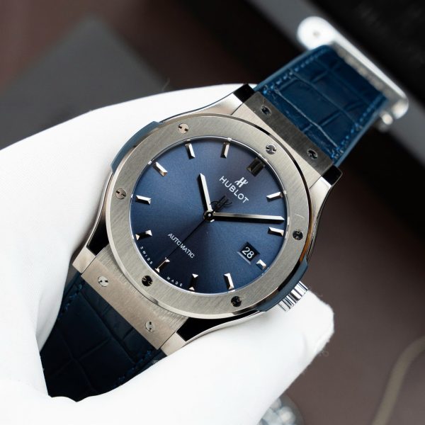 Đồng Hồ Hublot Replica Cao Cấp Classic Fusion Titanium Màu Đen Máy SW300 Dây Da Cá Sấu 42mm (2)